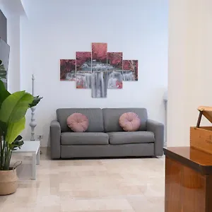 https://apt-charming-gregory.it-romehotels.com