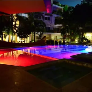 https://apt-marina-excelsior.quintano-roohotels.com